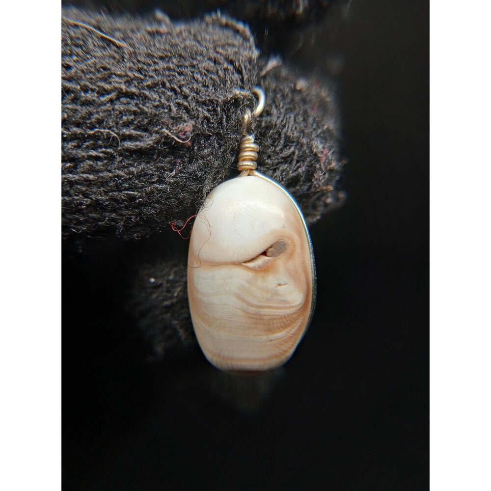 Sterling Silver Wire Oval Shell Pendant 1"